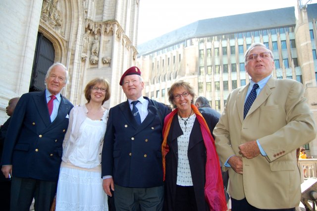 François de Radiguès (Rode Draak), Isabelle Peneff (overlevende Stan), Compagnon Joël De Decker (Rode&amp;Zwarte Draken), Brigitte Peneff (overlevende Stan) et Luc Vandenbemden (Rode&amp;Zwarte Draken)